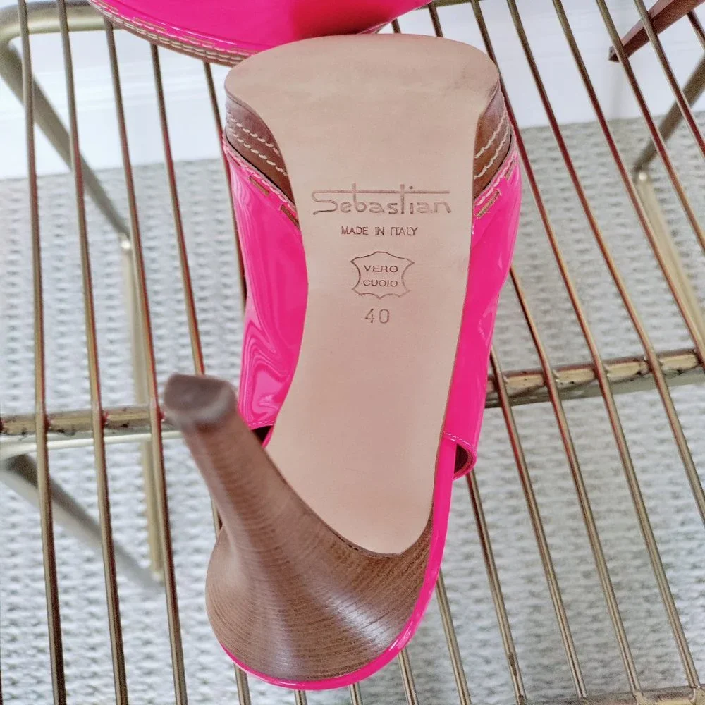 NIB $570 Sebastian fuchsia patent leather platform‎ sandals. IT 40 US 9